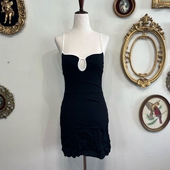 Reformation Dresses & Skirts - Reformation Black & White Contrast Mini Dress - Size 4